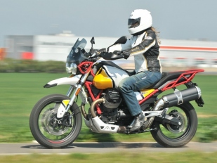 MOTO Test Camp: 9 motocyklových značek a 50 testovacích strojů