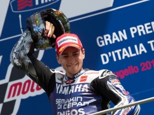 MotoGP Mugello: triumfální jízda Lorenza