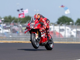 Hlavní obrázek k článku: Donington Park patřil v pátek Bulegovi