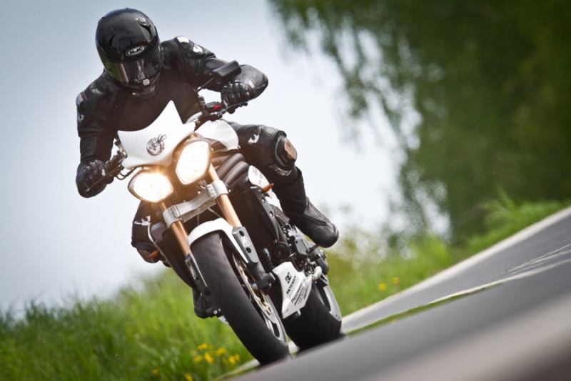 Pepa „Sršeň“ Šiler radí motorkářům - 1 - Pepa Srsen Pepa-Srsen-Siler_Bridgestone_lr_14