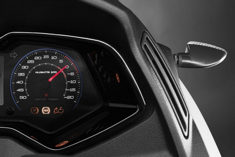Peugeot E-Metropolis: koncept elektrické tříkolky - 5 - 1 Peugeot E-Metropolis koncept (4)
