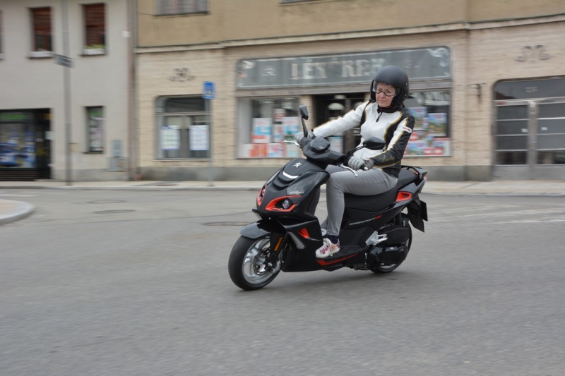 Test Peugeot Speedfight 4: hravé lvíče - 17 - 1 Peugeot Speedfight 4 125i test (8)