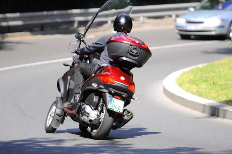 Piaggio MP3 400 LT: tříkolka pro každého - 13 - PiaggioMP301