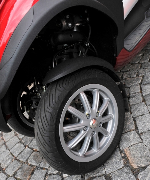 Piaggio MP3 400 LT: tříkolka pro každého - 5 - PiaggioMP312