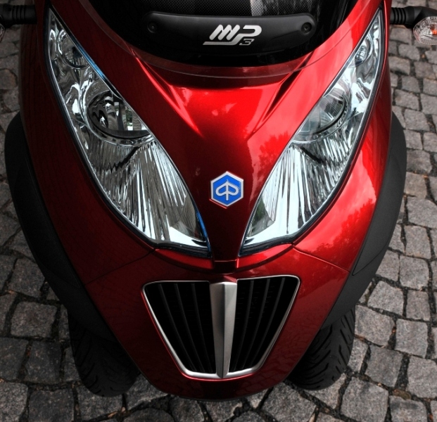 Piaggio MP3 400 LT: tříkolka pro každého - 10 - PiaggioMP318