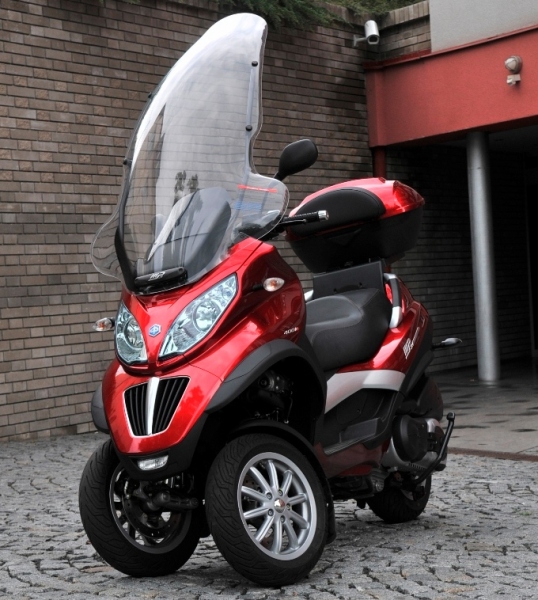 Piaggio MP3 400 LT: tříkolka pro každého - 1 - PiaggioMP320