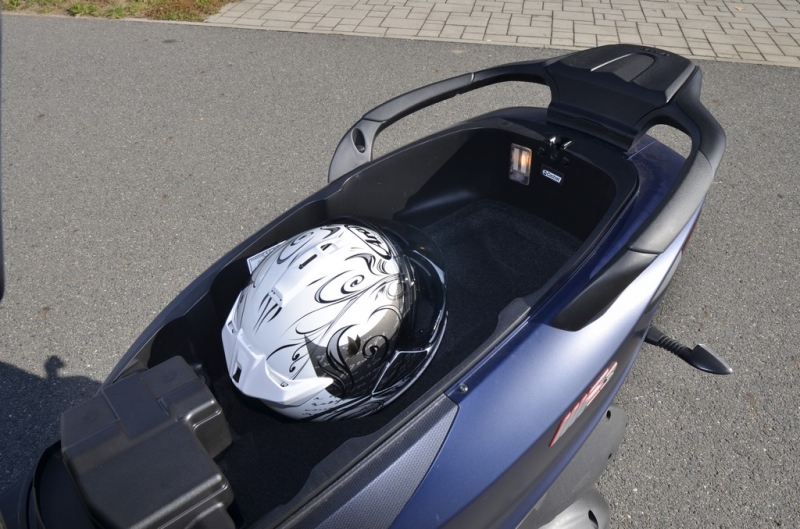 Test Piaggio MP3 300 HPE Sport a 500 HPE Sport Advanced: rodinný tandem  - 29 - 1 Piaggio MP3 500 HPE Sport Advanced test (4)