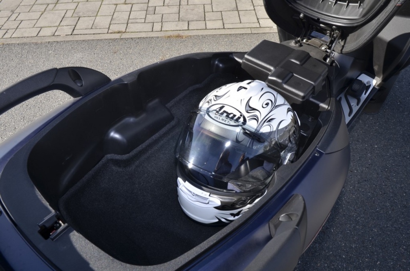 Test Piaggio MP3 300 HPE Sport a 500 HPE Sport Advanced: rodinný tandem  - 7 - 1 Piaggio MP3 500 HPE Sport Advanced test (7)