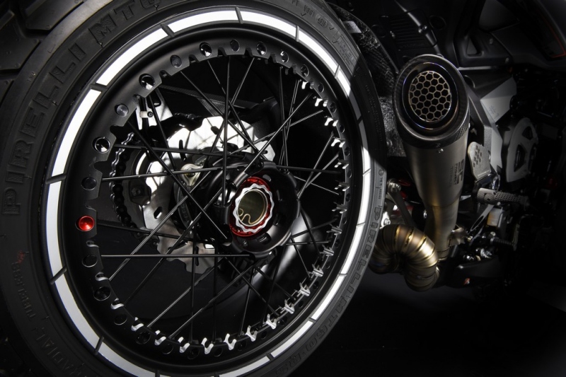 MV Agusta RVS#1: exkluzivní model z jiné dimenze - 23 - 1 RVS1 MV Agusta24