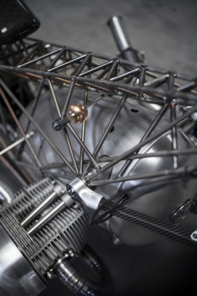 Revival Birdcage od Revival Cycles s novým motorem BMW - 8 - 1 Revival Cycles Birdcage  (6)