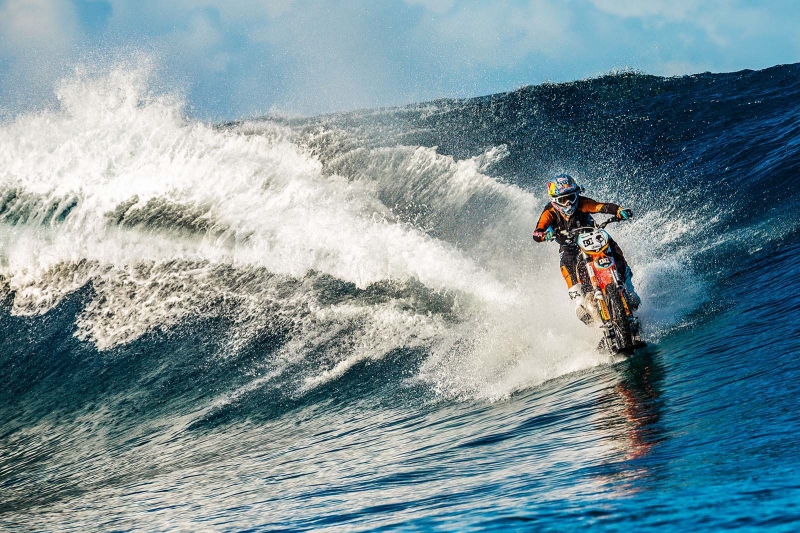 Robbie Maddison míří na FMX Gladiator Games - 1 - 1 Robbie Maddison surfovani5