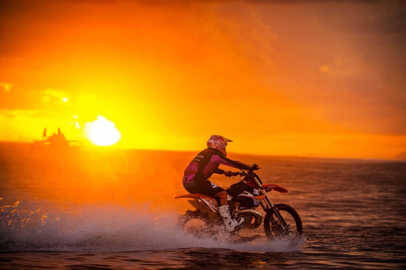 Robbie Maddison míří na FMX Gladiator Games - 2 - 1 Robbie Maddison surfovani7