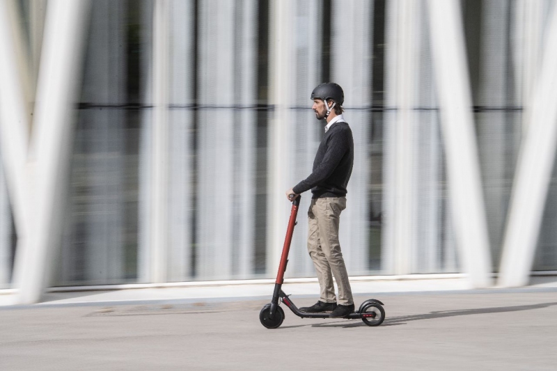 Seat eXS powered by Segway: elektrická koloběžka - 2 - 1 SEAT eXS KickScooter Segway (3)
