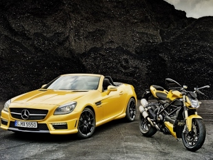 Ducati Streetfighter 848 a Mercedes SLK 55 AMG: žlutá kavalerie