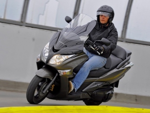 Test Honda SW-T600: křeslo na kolech