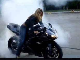 Jedenáct minut ženského motošílenství