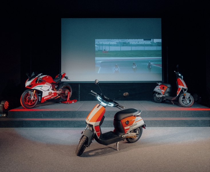 Super Soco CUx: speciální edice elektrického skútru Ducati - 8 - 2 Super Soco CUX Ducati elektro skutr (7)