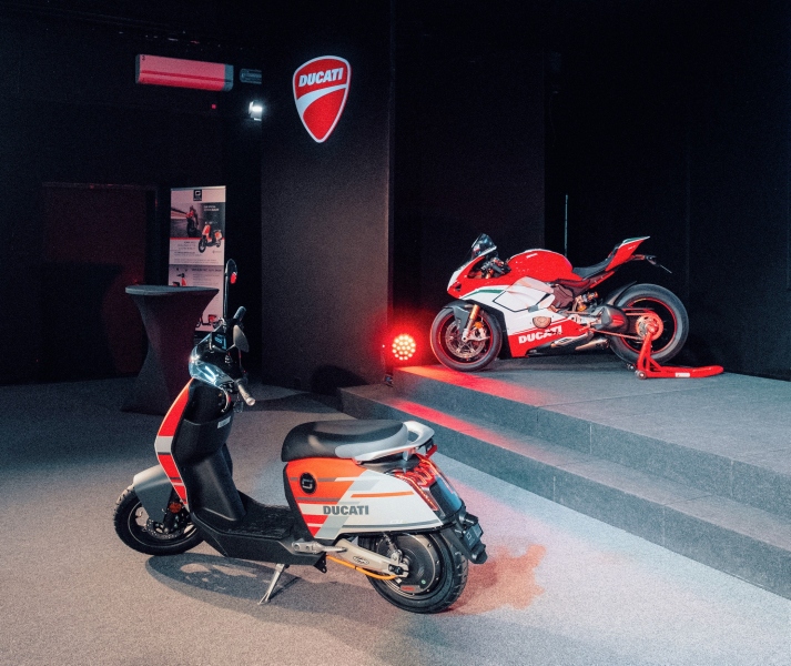 Super Soco CUx: speciální edice elektrického skútru Ducati - 8 - 2 Super Soco CUX Ducati elektro skutr (7)