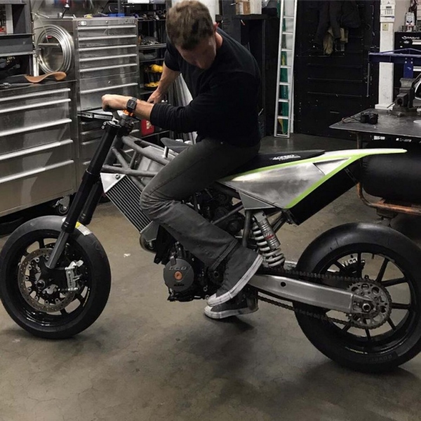 Hazan Motorworks: Supermoto 950 