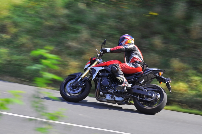 Test Suzuki GSR 750: holka pro všechno - 2 - SuzukiGSR07