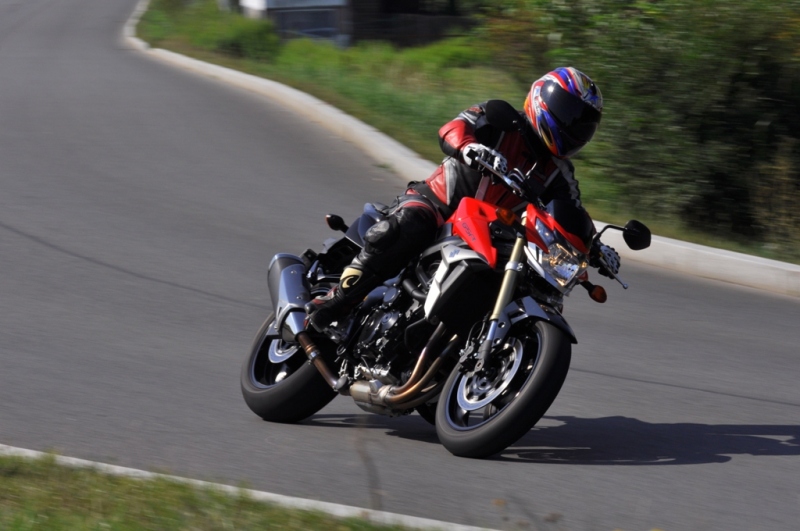 Test Suzuki GSR 750: holka pro všechno - 1 - SuzukiGSR01