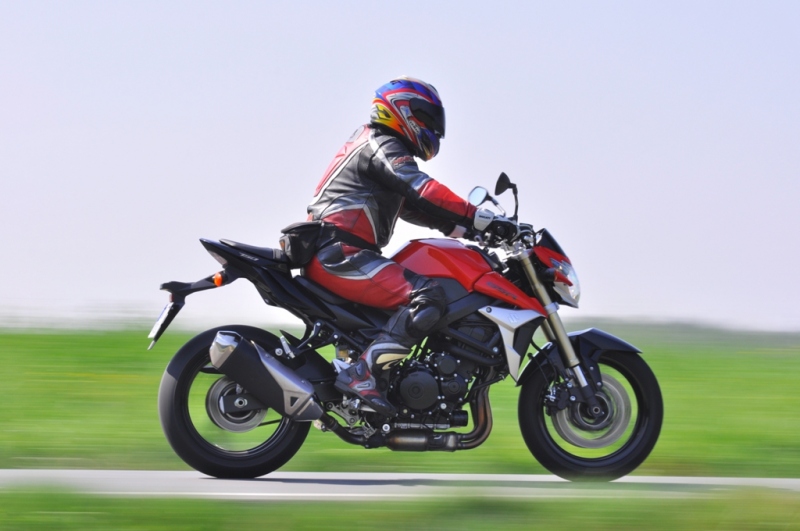 Test Suzuki GSR 750: holka pro všechno - 4 - SuzukiGSR09