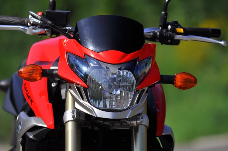 Test Suzuki GSR 750: holka pro všechno - 9 - SuzukiGSR16