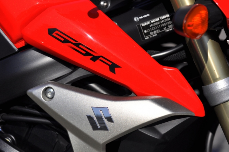 Test Suzuki GSR 750: holka pro všechno - 10 - SuzukiGSR17