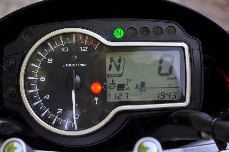 Test Suzuki GSR 750: holka pro všechno - 15 - SuzukiGSR23