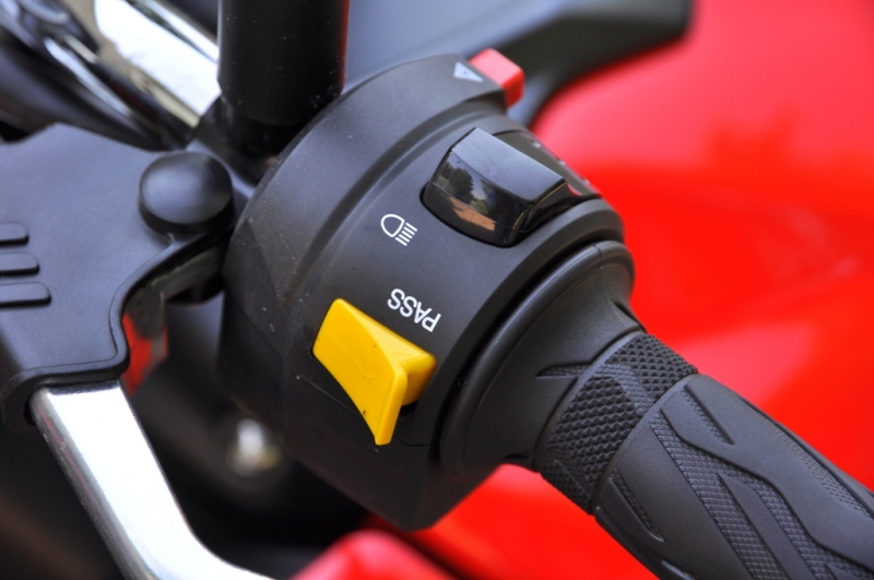 Test Suzuki GSR 750: holka pro všechno - 17 - SuzukiGSR25