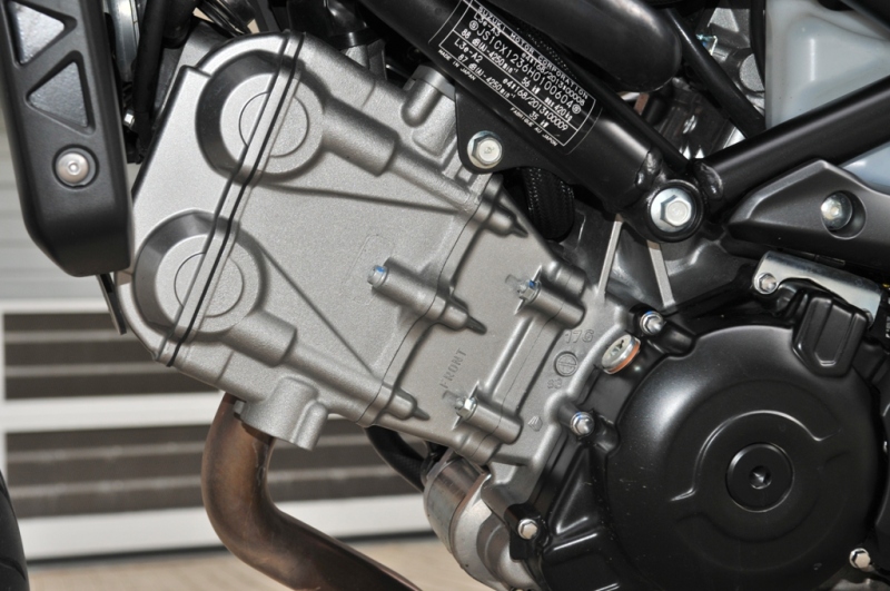 Test Suzuki SV 650 ABS 2016: Sporty V-Twin - 7 - 1 Suzuki SV650 2016 test05