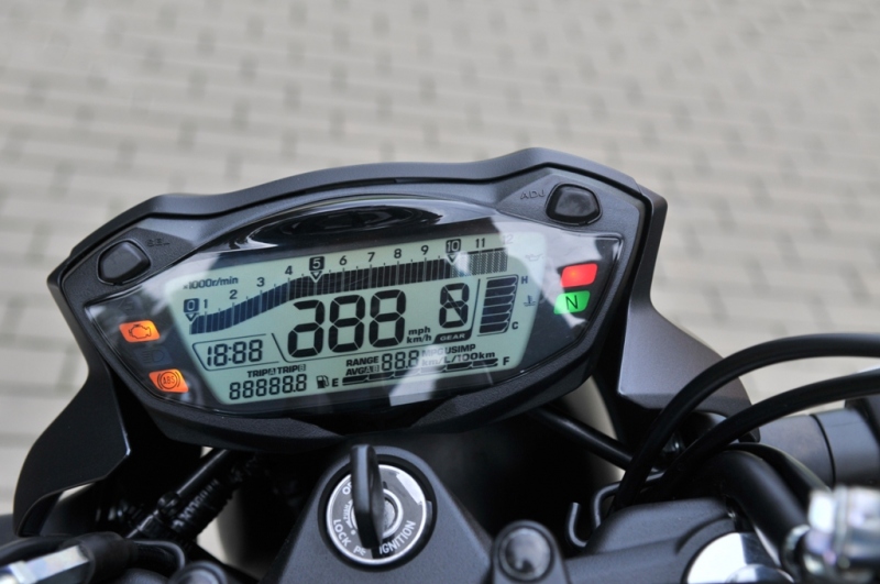Test Suzuki SV 650 ABS 2016: Sporty V-Twin - 15 - 2 Suzuki SV650 2016 test20