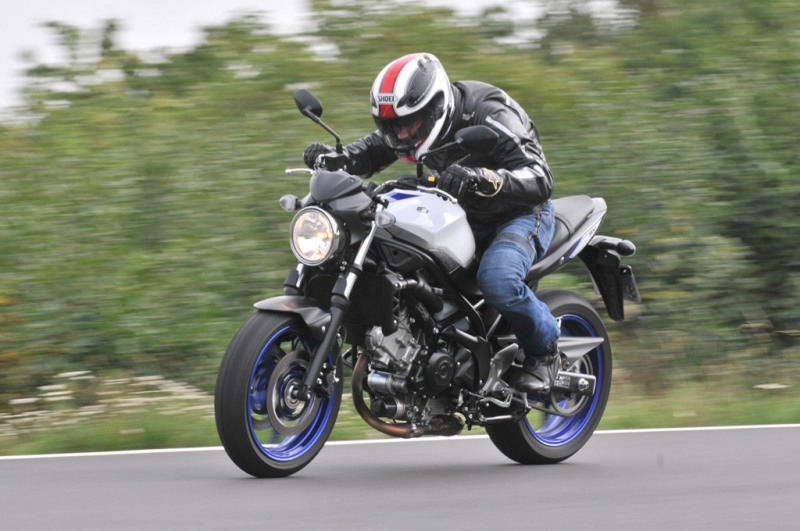 Test Suzuki SV 650 ABS 2016: Sporty V-Twin - 11 - 2 Suzuki SV650 2016 test26