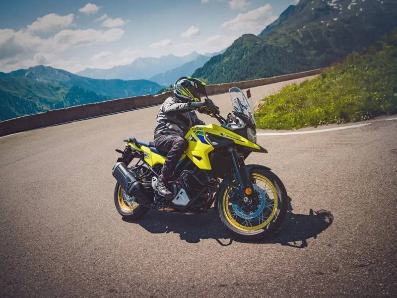 Suzuki V-Strom 1050 a 1050XT 2020: s lepší výbavou - 2 - 1 Suzuki V-Strom 1050 (16)