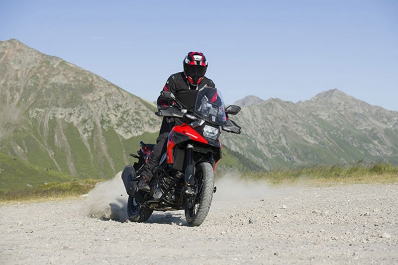 Suzuki V-Strom 1050 a 1050XT 2020: s lepší výbavou - 12 - 1 Suzuki V-Strom 1050 (8)