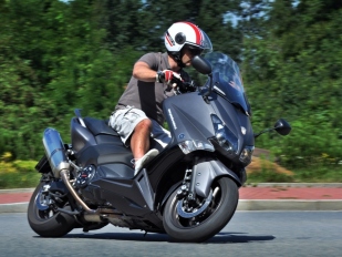 Test Yamaha T-Max 530