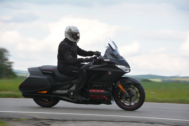 Test Honda Gold Wing GL1800 DCT bagger: přistřižená křídla - 17 - 1 Test Honda Gold Wing GL1800 DCT Bagger (28)