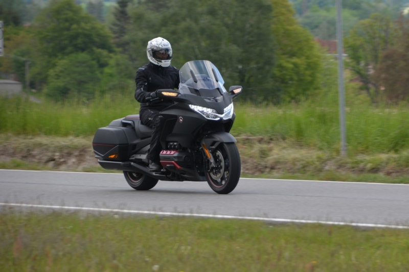 Test Honda Gold Wing GL1800 DCT bagger: přistřižená křídla - 18 - 1 Test Honda Gold Wing GL1800 DCT Bagger (31)