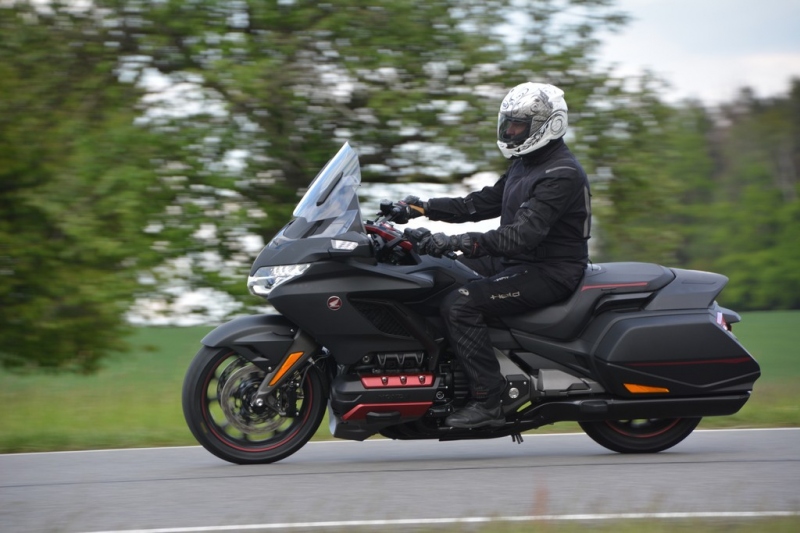 Test Honda Gold Wing GL1800 DCT bagger: přistřižená křídla - 19 - 1 Test Honda Gold Wing GL1800 DCT Bagger (26)