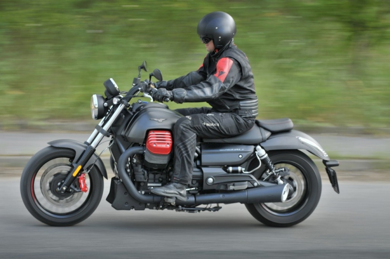 Test Moto Guzzi California Audace Carbon: italská stylovka - 11 - 1 Test Moto Guzzi Audace Carbon (1)