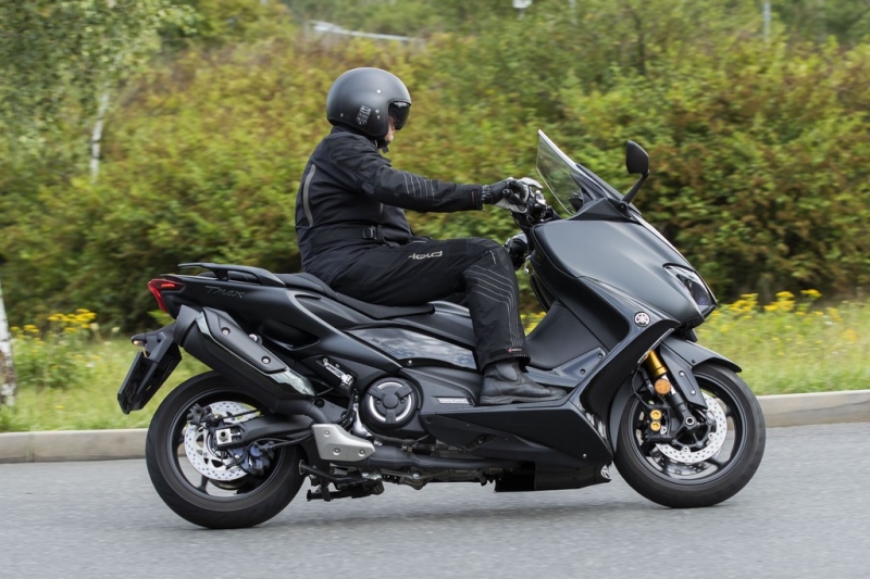 Test Yamaha Tmax 560 Tech MAX: komfort nade vše - 11 - 1 Test Yamaha Tmax 560 Tech Max (15)