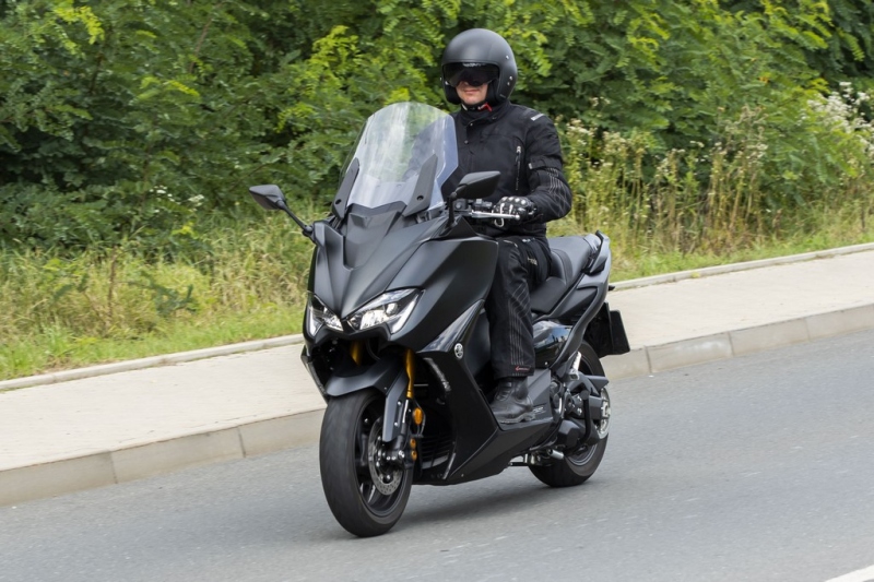 Test Yamaha Tmax 560 Tech MAX: komfort nade vše - 17 - 1 Test Yamaha Tmax 560 Tech Max (5)