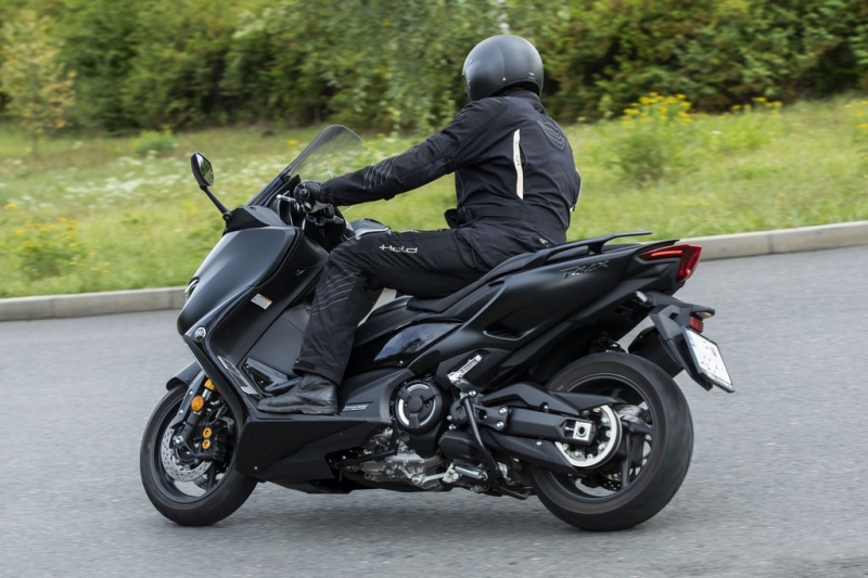 Test Yamaha Tmax 560 Tech MAX: komfort nade vše - 22 - 1 Test Yamaha Tmax 560 Tech Max (12)