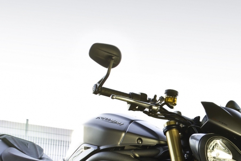 Triumph Speed Triple 2016: pro vyznavače adrenalinových sportů - 8 - 2 Triumph 2016 Speed Triple09