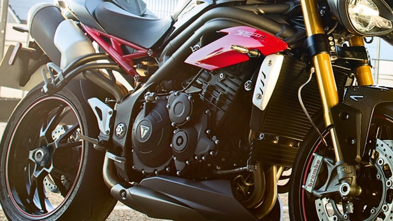 Triumph Speed Triple 2016: pro vyznavače adrenalinových sportů - 13 - 2 Triumph 2016 Speed Triple14