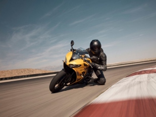 Triumph Daytona 660 2026: s novým podvozkem a rychlořazením