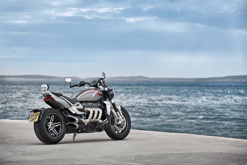 Triumph Rocket 3 R a GT: nejsilnější cruiser - 3 - 1 Triumph Rocket 3 GT (14)