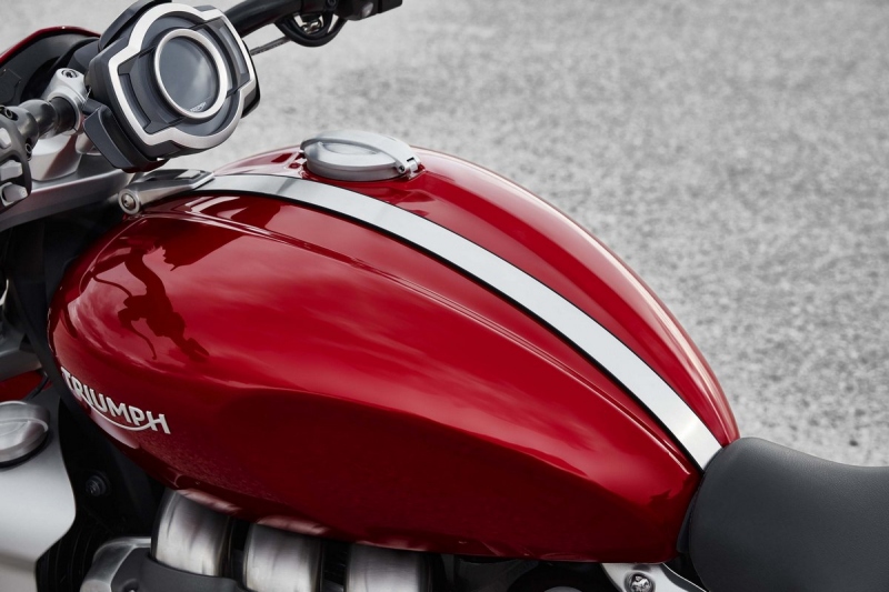 Triumph Rocket 3 R a GT: nejsilnější cruiser - 32 - 1 Triumph Rocket 3 R (14)