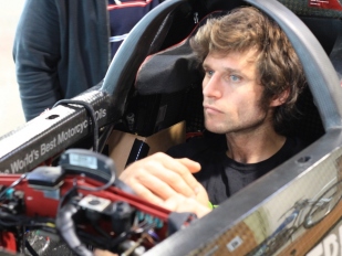 Guy Martin dosáhl s Triumphem rekordní rychlosti 441 km/h!