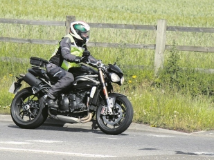 Triumph Speed Triple 2017: špionážní foto